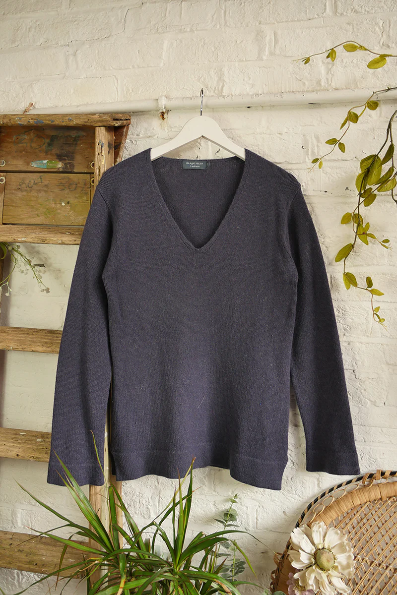 Vintage Chunky Cashmere V-Neck Jumper in Faded Denim- Size L